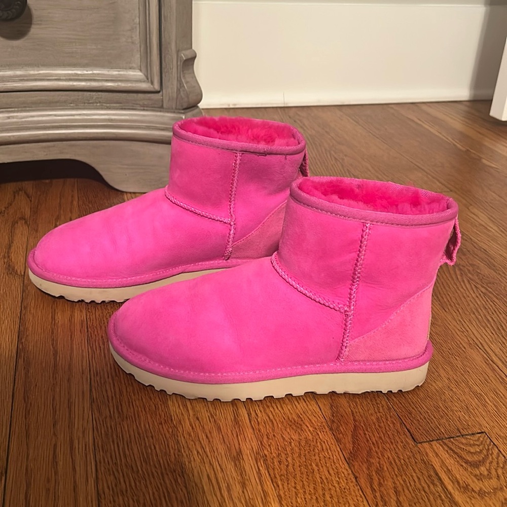 UGG hot pink short. Excellent condition. Size 7